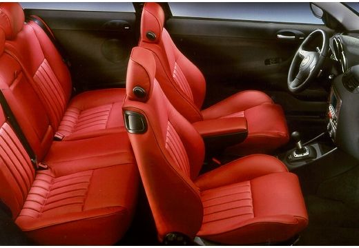 ALFA ROMEO 147 I hatchback wnętrze