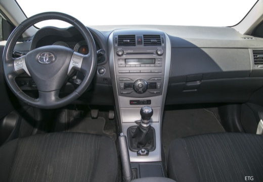 Toyota Corolla I sedan tablica rozdzielcza
