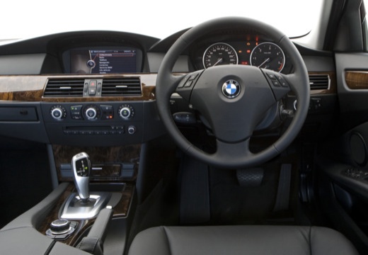 BMW Seria 5 E60 II sedan tablica rozdzielcza
