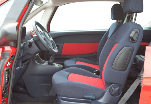 PEUGEOT 1007 I hatchback wnętrze