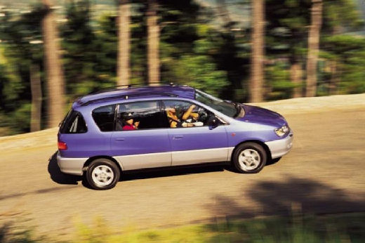 Toyota Picnic van niebieski jasny boczny prawy