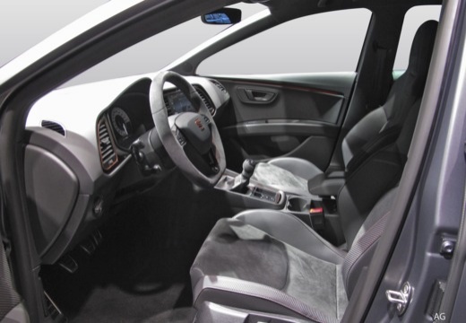 SEAT Leon hatchback wnętrze