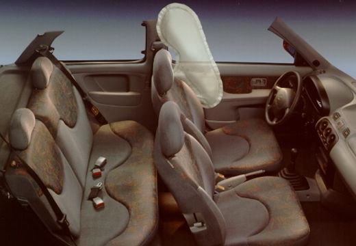 NISSAN Micra III hatchback wnętrze