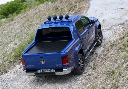 VOLKSWAGEN Amarok pickup niebieski jasny tylny prawy