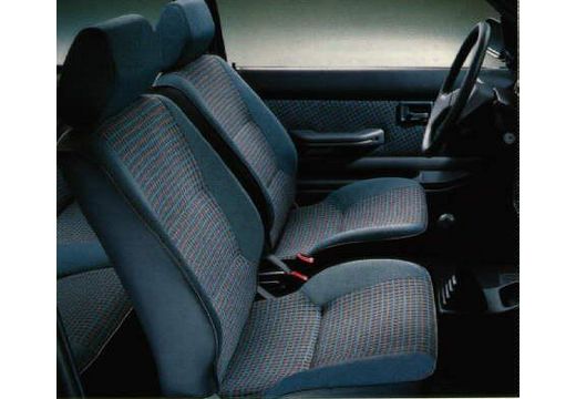 PEUGEOT 106 hatchback wnętrze
