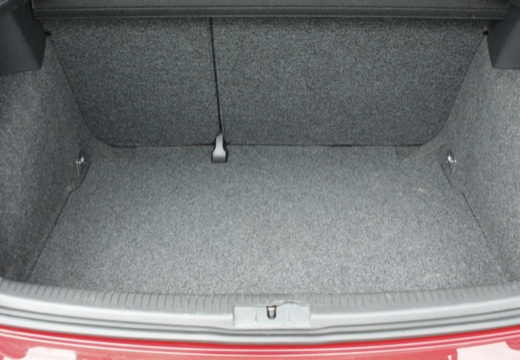VOLKSWAGEN Golf VI hatchback przestrzeń załadunkowa