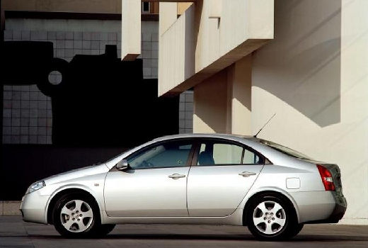 NISSAN Primera sedan silver grey tylny lewy
