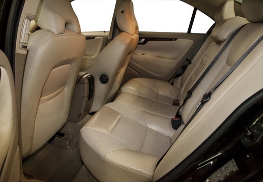 VOLVO S60 II sedan czarny wnętrze