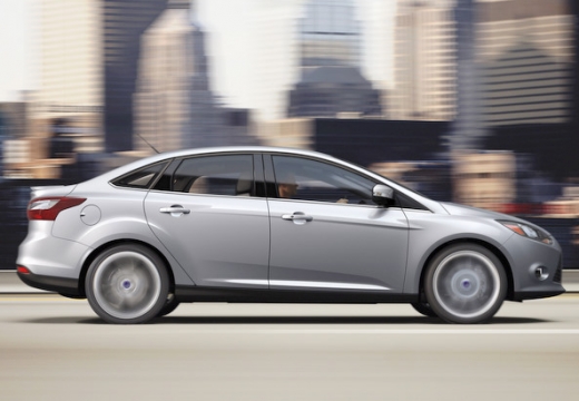 FORD Focus V sedan silver grey boczny prawy