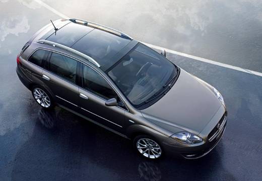 FIAT Croma kombi szary ciemny przedni prawy