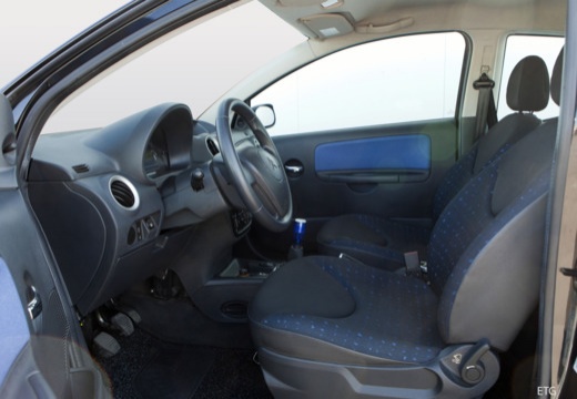 CITROEN C2 hatchback wnętrze
