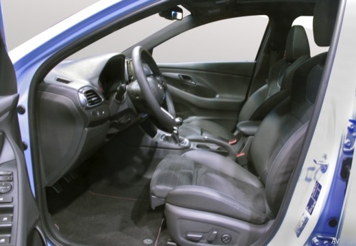 HYUNDAI i30 V hatchback wnętrze