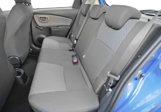Toyota Yaris VI hatchback niebieski jasny wnętrze