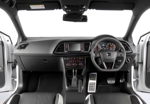 SEAT Leon IV hatchback biały tablica rozdzielcza