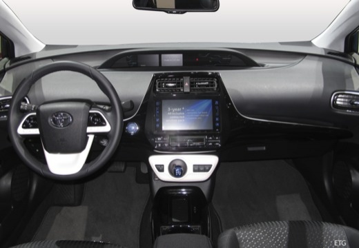 Toyota Prius Plug-in II hatchback tablica rozdzielcza