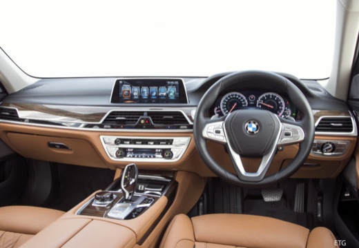 BMW Seria 7 sedan tablica rozdzielcza