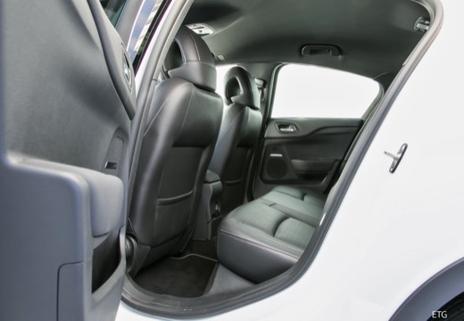 CITROEN DS4 hatchback wnętrze