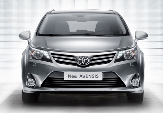 Toyota Avensis VI kombi silver grey przedni