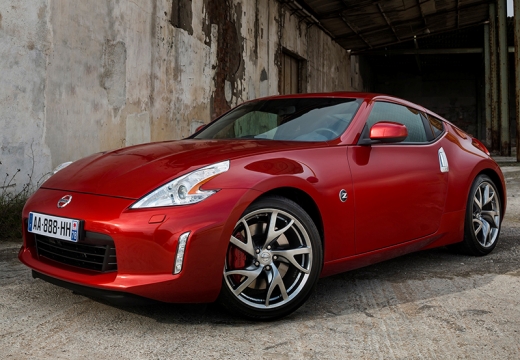 NISSAN 370 Z coupe czerwony jasny