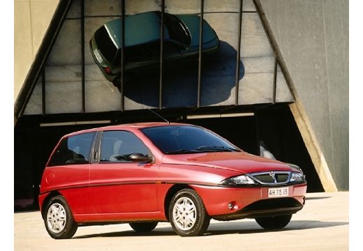 LANCIA Y I hatchback czerwony jasny przedni prawy