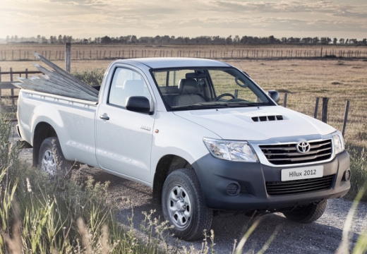 Toyota HiLux V pickup biały przedni prawy