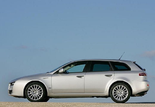 ALFA ROMEO 159 Sportwagon kombi silver grey boczny lewy