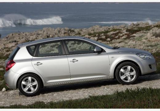 KIA Ceed I hatchback silver grey boczny prawy