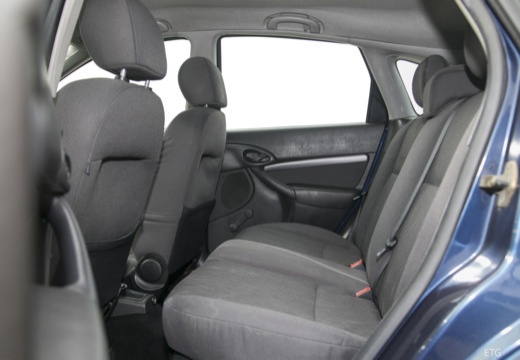 FORD Focus II hatchback wnętrze