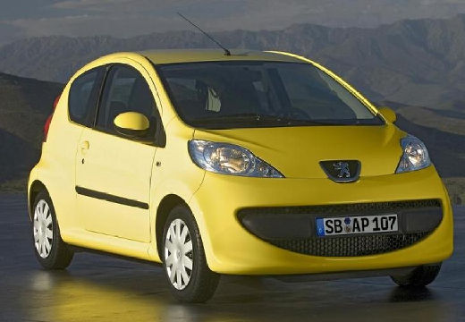 PEUGEOT 107 hatchback żółty przedni prawy