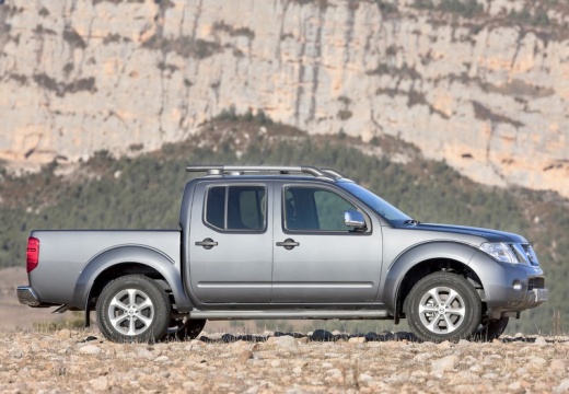 NISSAN Navara III pickup szary ciemny boczny prawy