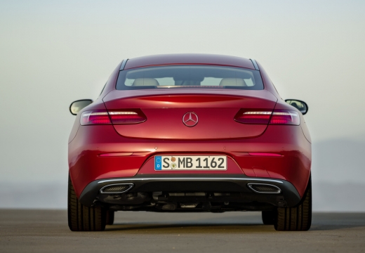 MERCEDES-BENZ Klasa E coupe czerwony jasny tylny