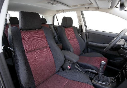 Toyota Corolla VII hatchback wnętrze