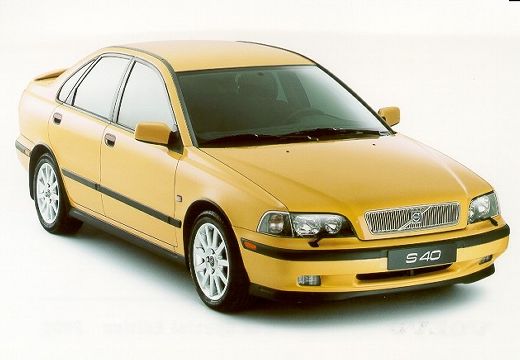 VOLVO S40 III sedan żółty przedni prawy