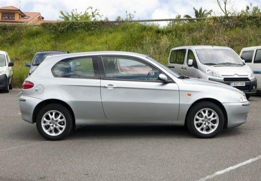 ALFA ROMEO 147 I hatchback boczny prawy