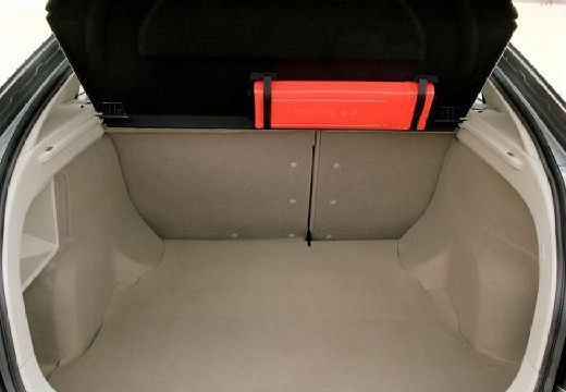 NISSAN Primera hatchback szary ciemny przestrzeń załadunkowa