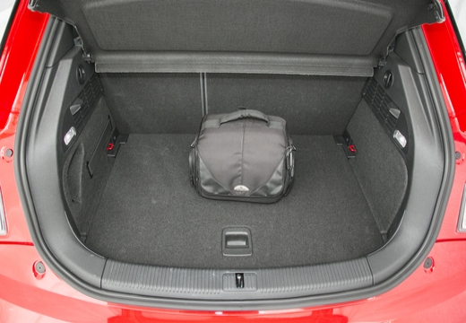 AUDI A1 Sportback I hatchback przestrzeń załadunkowa