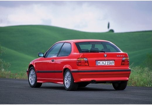 BMW Seria 3 hatchback czerwony jasny tylny lewy