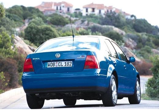 VOLKSWAGEN Bora I sedan niebieski jasny tylny prawy