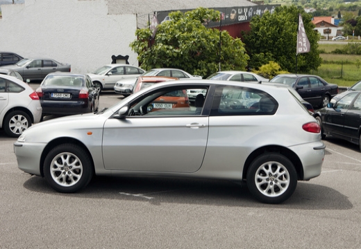 ALFA ROMEO 147 I hatchback boczny lewy