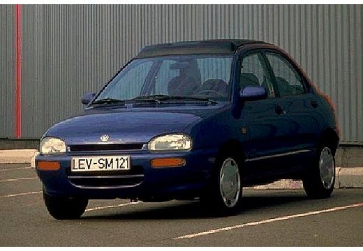 MAZDA 121 sedan niebieski jasny przedni lewy