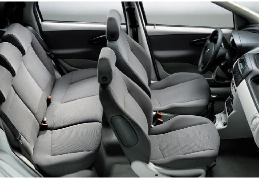 FIAT Punto hatchback wnętrze