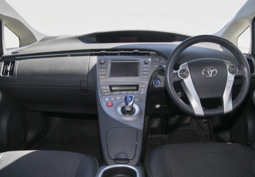 Toyota Prius III hatchback tablica rozdzielcza