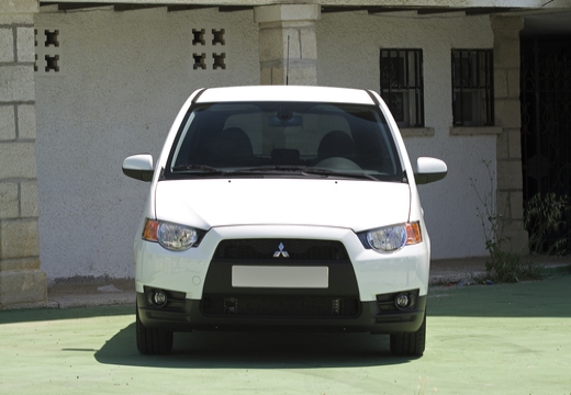 MITSUBISHI Colt VI hatchback biały przedni