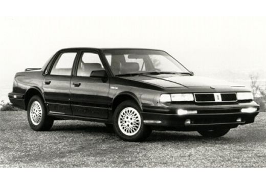 OLDSMOBILE Cutlass 3.4 International Sedan Supreme 200KM (benzyna)