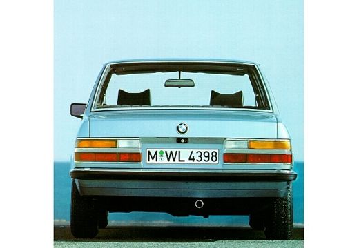 BMW Seria 5 sedan niebieski jasny tylny