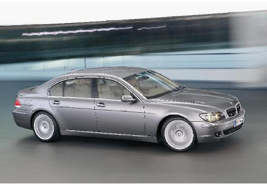 BMW Seria 7 sedan silver grey przedni prawy