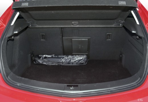 OPEL Astra IV GTC I hatchback przestrzeń załadunkowa