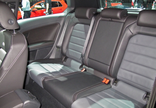 VOLKSWAGEN Golf VII II hatchback wnętrze