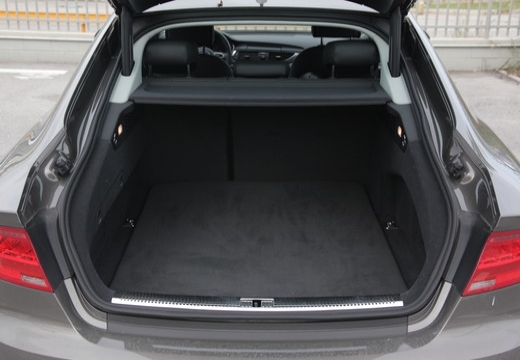 AUDI A7 Sportback II hatchback przestrzeń załadunkowa
