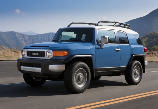 Toyota FJ Cruiser kombi niebieski jasny przedni lewy